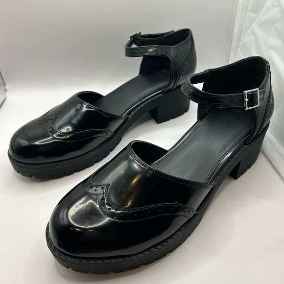 Urban Outfitters Black Patent Leather Wingtip Chunky Heel Mary Janes | Size 10 - Picture 4 of 12
